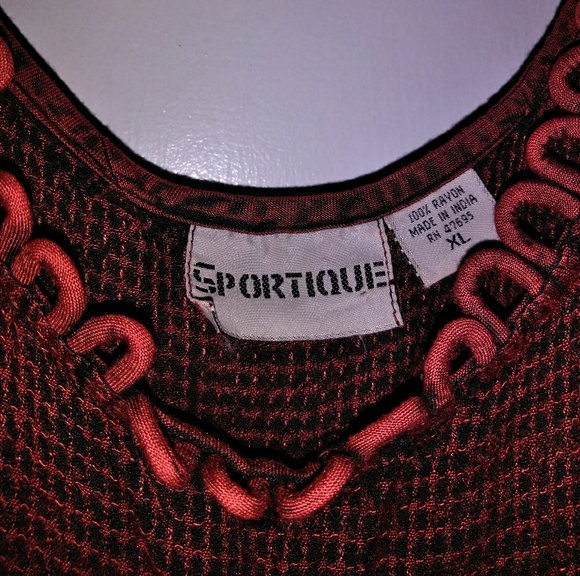 Red dress with Lil eyelets - Picture 2 of 4